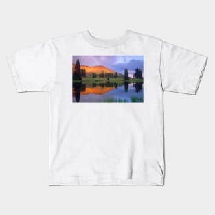 Mount Baldy At Sunset Reflected In Lake Along Paradise Divide Kids T-Shirt